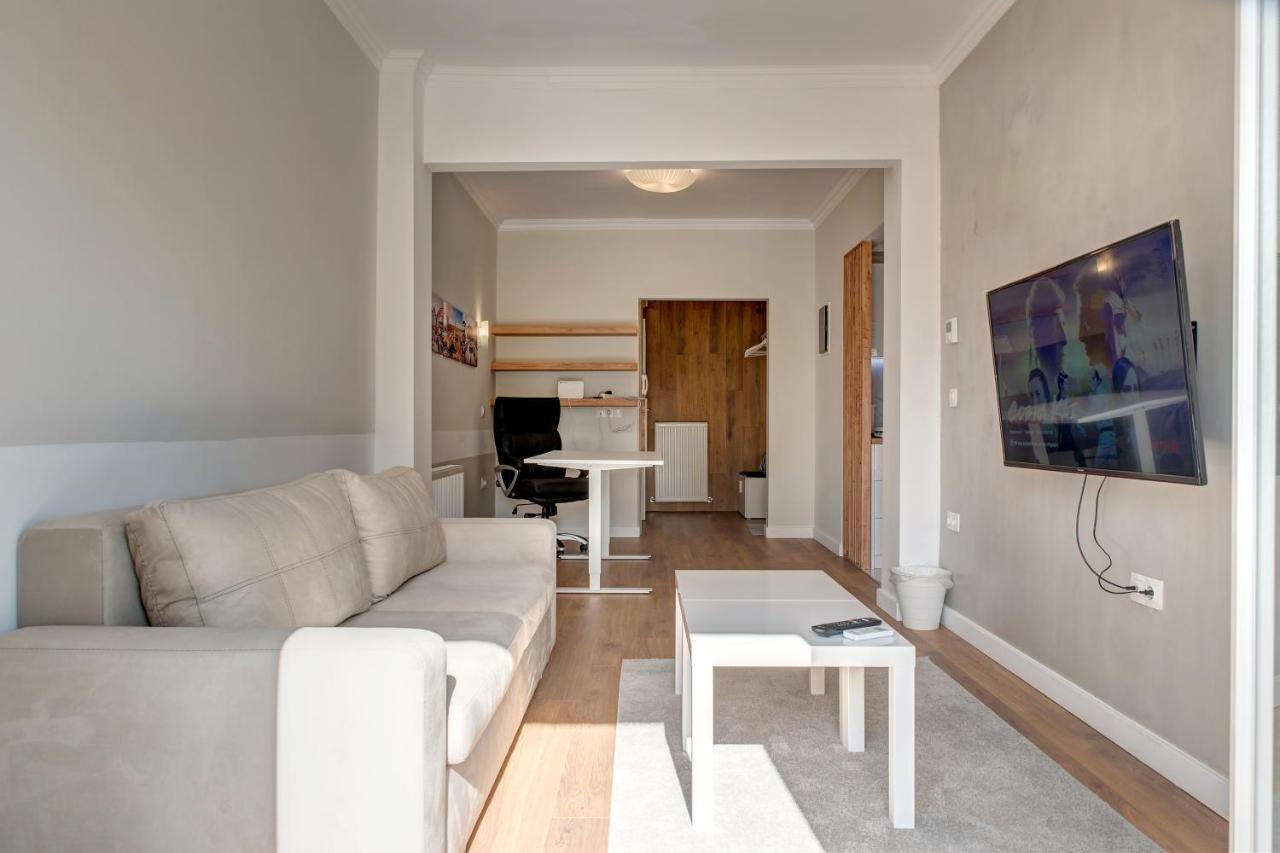 Modern Style Home Near The Train Station سالونيك المظهر الخارجي الصورة