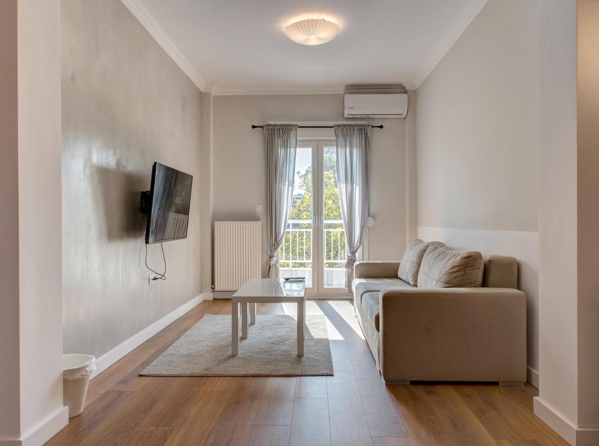 Modern Style Home Near The Train Station سالونيك المظهر الخارجي الصورة