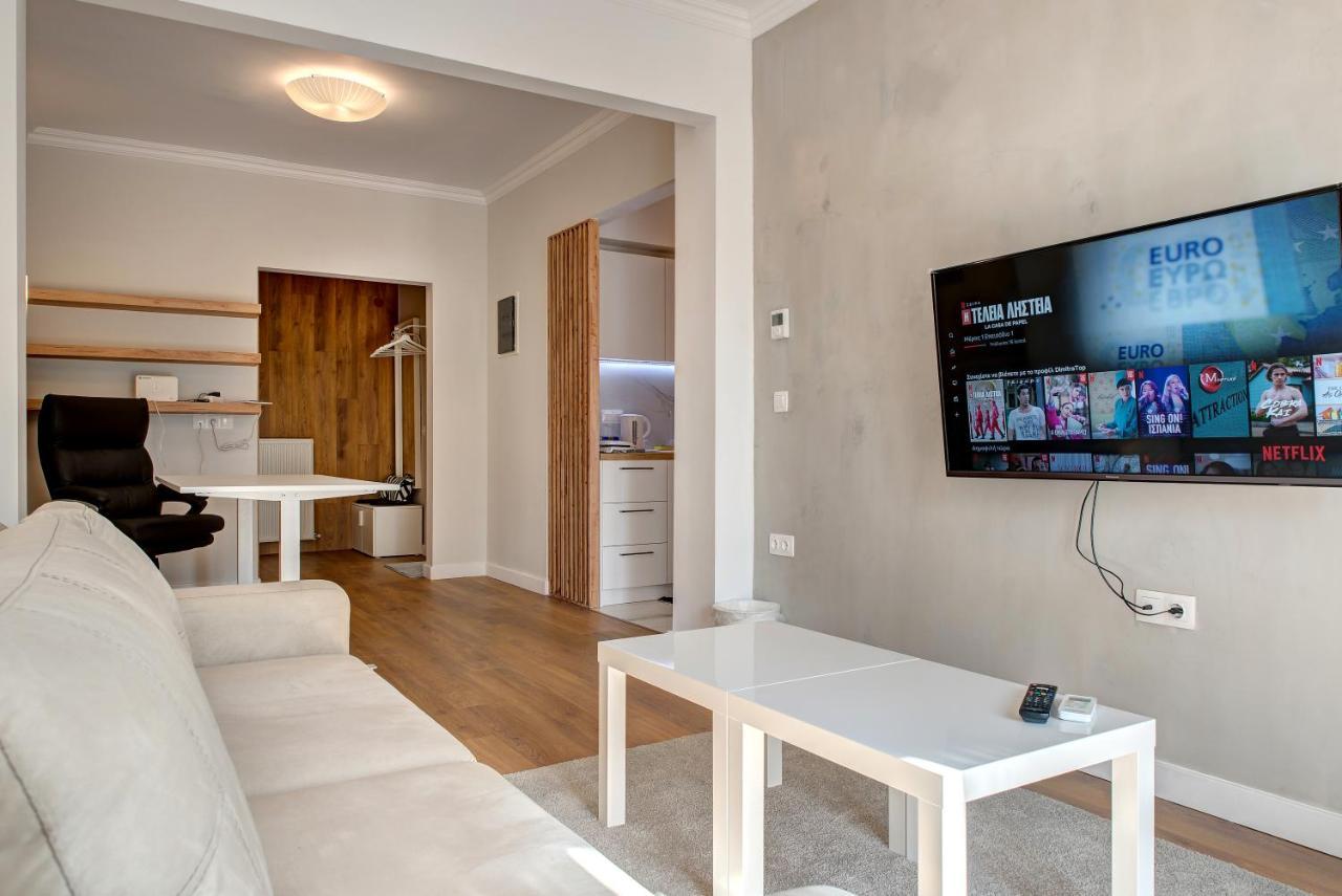 Modern Style Home Near The Train Station سالونيك المظهر الخارجي الصورة
