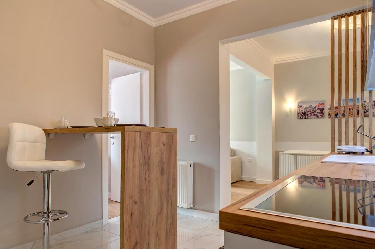 Modern Style Home Near The Train Station سالونيك المظهر الخارجي الصورة