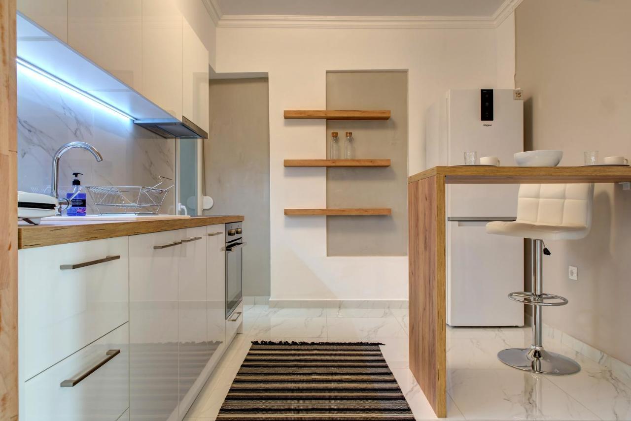 Modern Style Home Near The Train Station سالونيك المظهر الخارجي الصورة